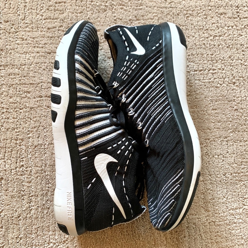 NIKE Frees Women’s Sneakers